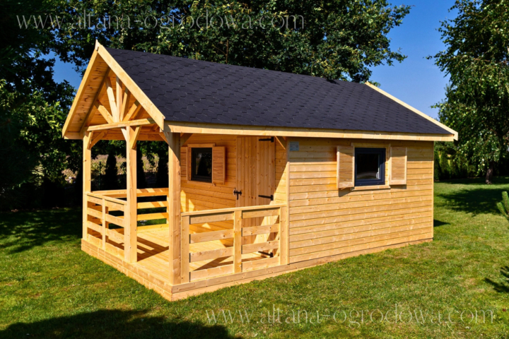 Drewniany domek ogrodowy 18 m² z werandą i okiennicami – Altana-Ogrodowa.com